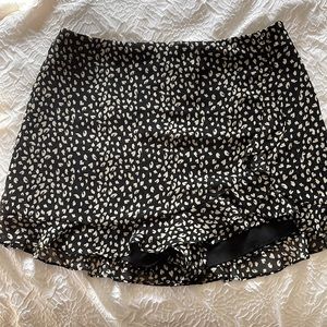Victoria & Sophia black skort